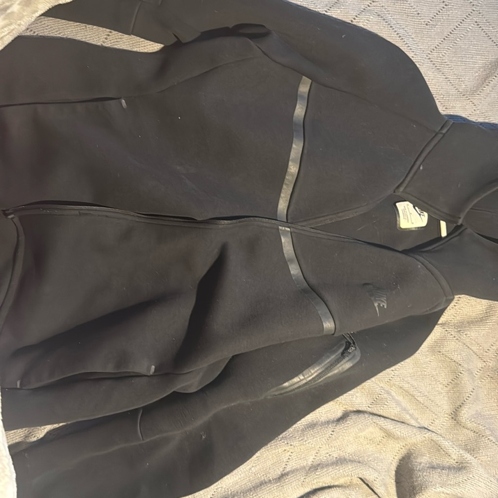 Nike tech medium women’s too big for me